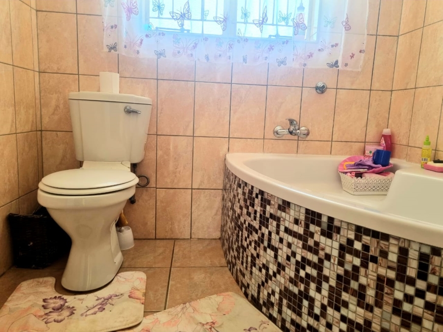 3 Bedroom Property for Sale in Roodepan Northern Cape